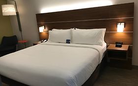 Holiday Inn Express & Suites. By Ihg